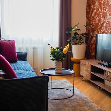 Rasinovo Nabrezi - Riverside Residence Прага Екстериор снимка