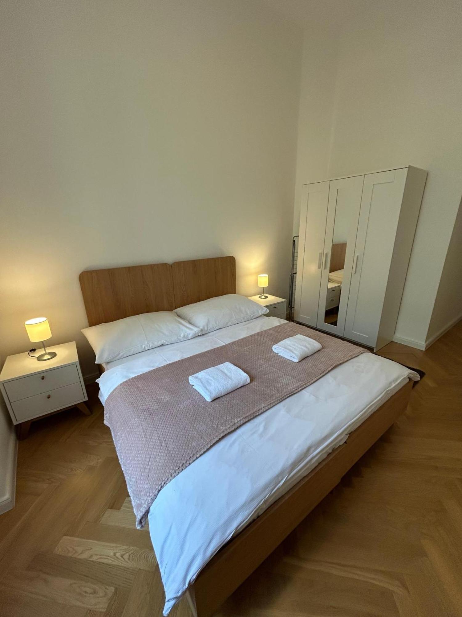 Rasinovo Nabrezi - Riverside Residence Прага Екстериор снимка