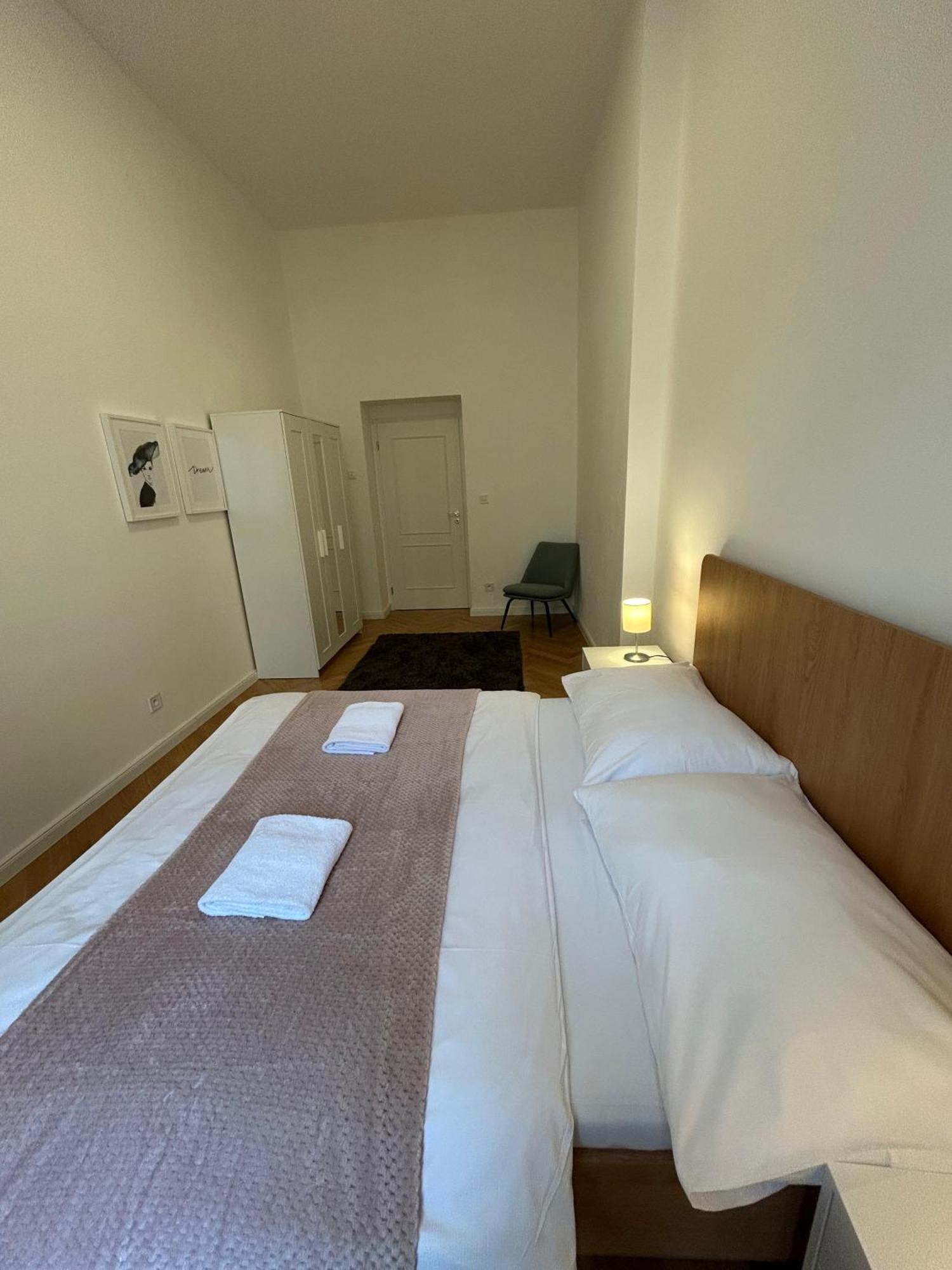 Rasinovo Nabrezi - Riverside Residence Прага Екстериор снимка