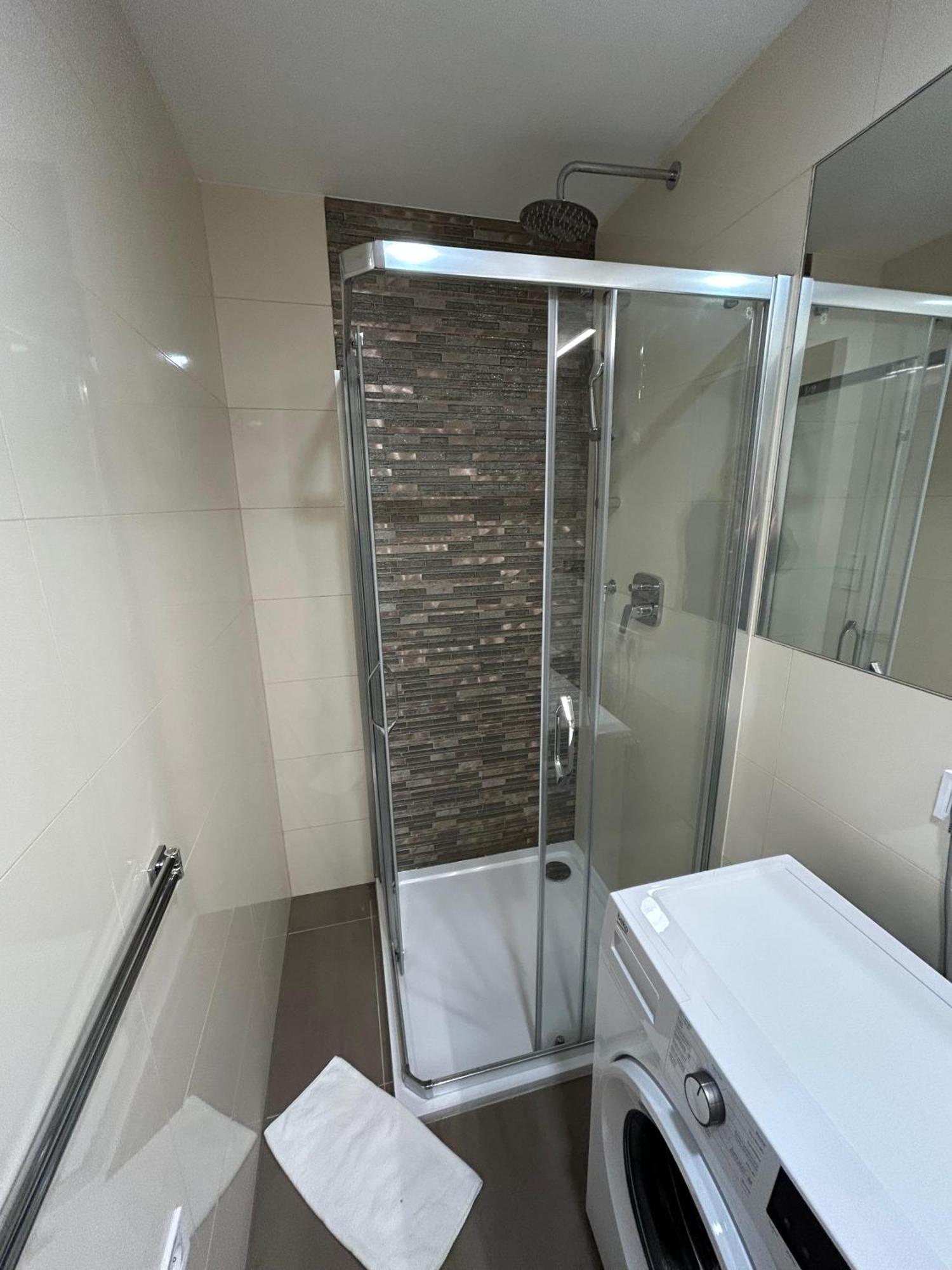 Rasinovo Nabrezi - Riverside Residence Прага Екстериор снимка