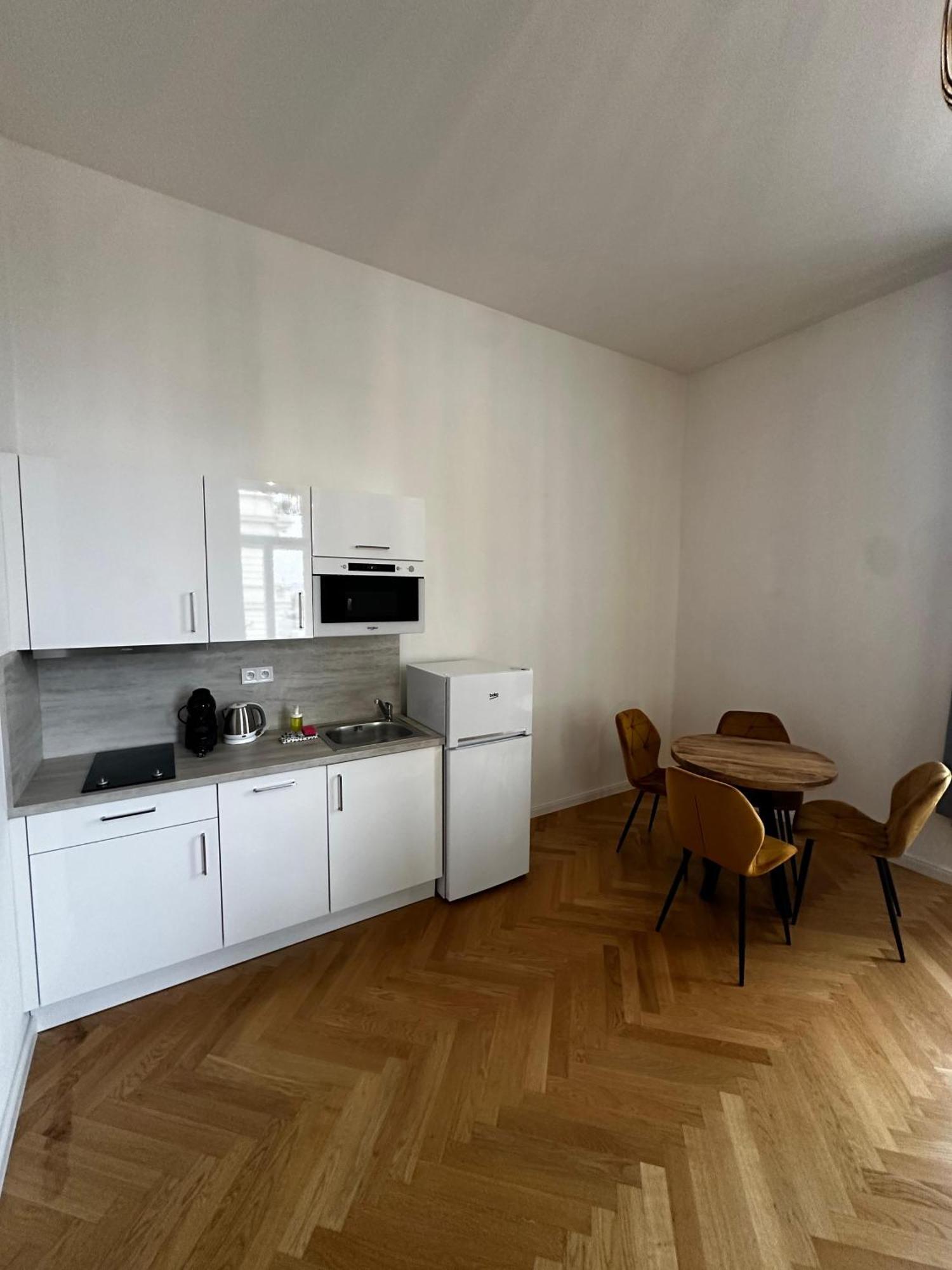 Rasinovo Nabrezi - Riverside Residence Прага Екстериор снимка