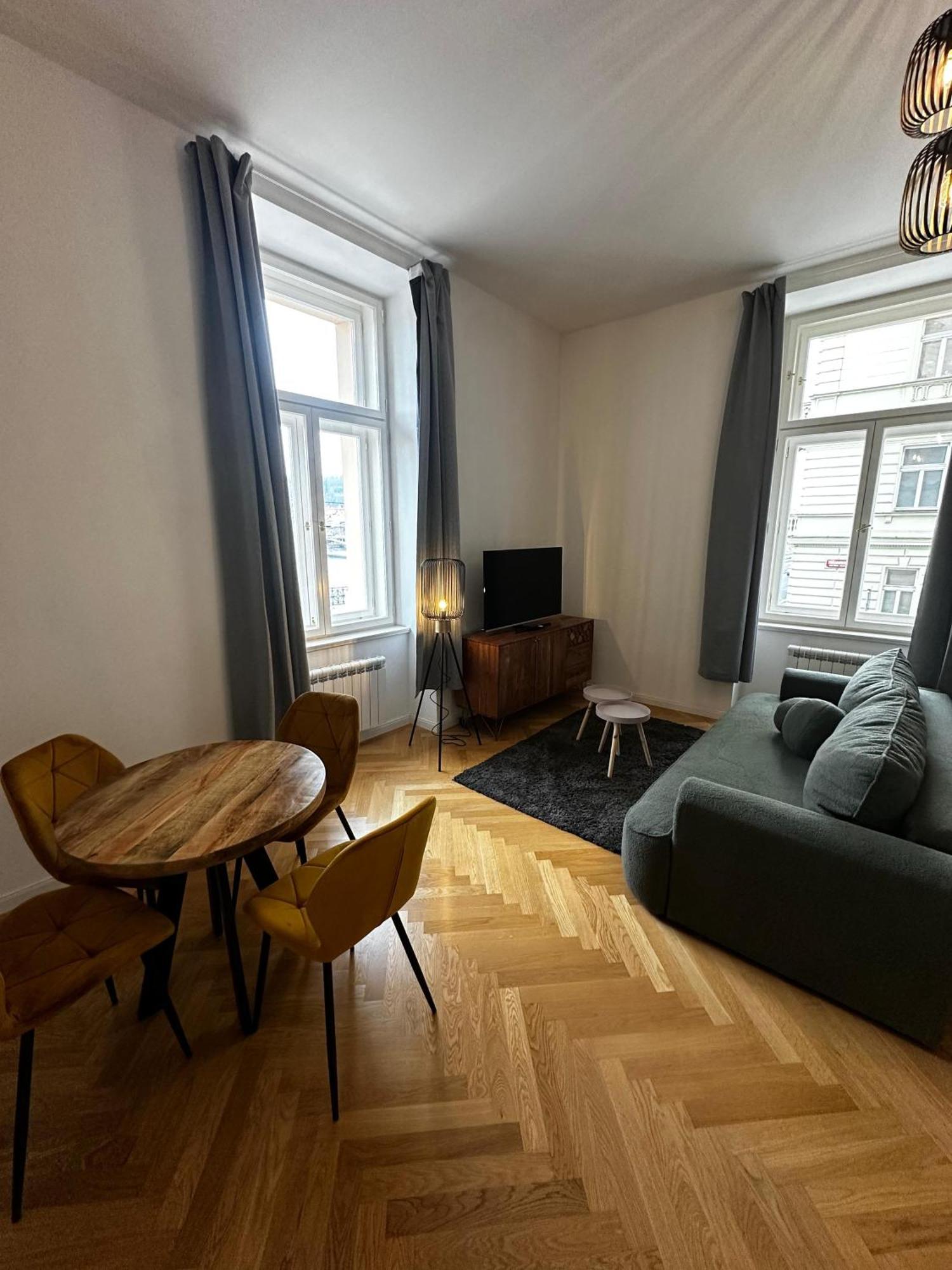 Rasinovo Nabrezi - Riverside Residence Прага Екстериор снимка