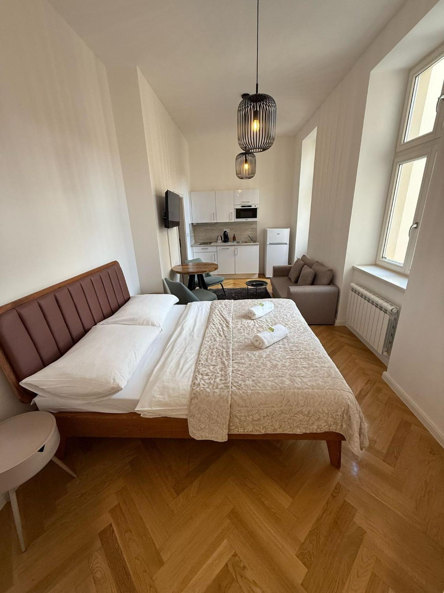 Rasinovo Nabrezi - Riverside Residence Прага Екстериор снимка
