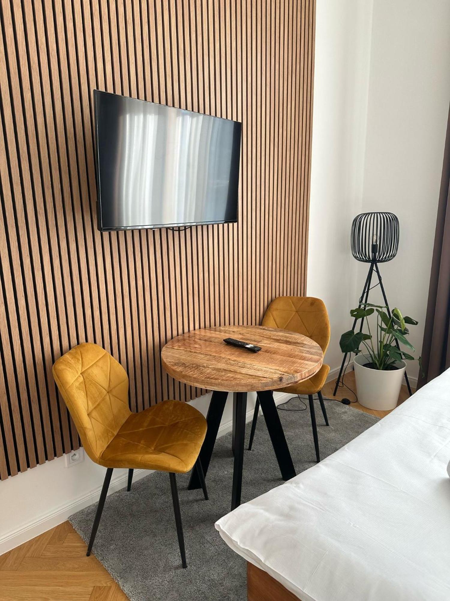 Rasinovo Nabrezi - Riverside Residence Прага Екстериор снимка