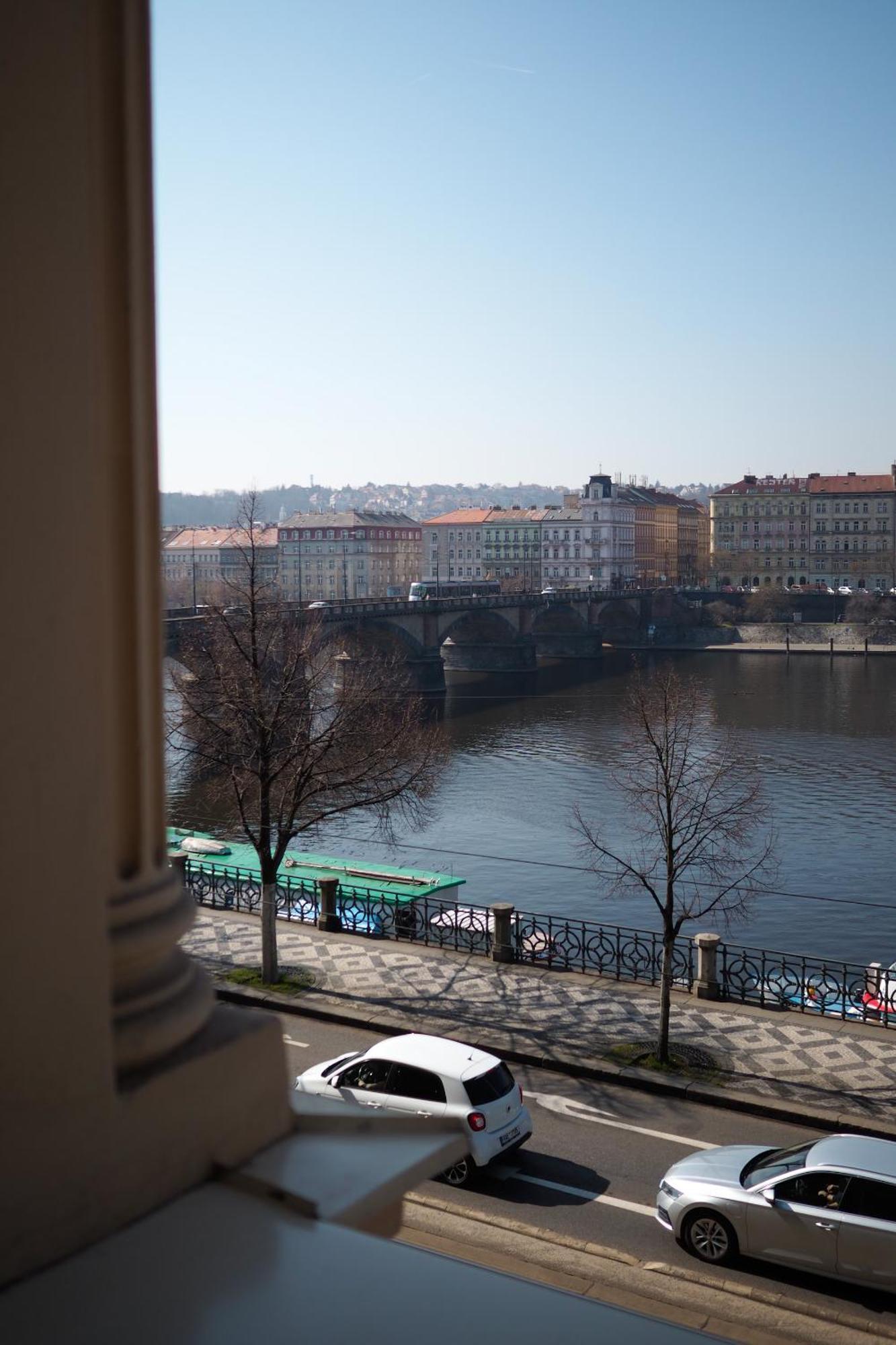 Rasinovo Nabrezi - Riverside Residence Прага Екстериор снимка
