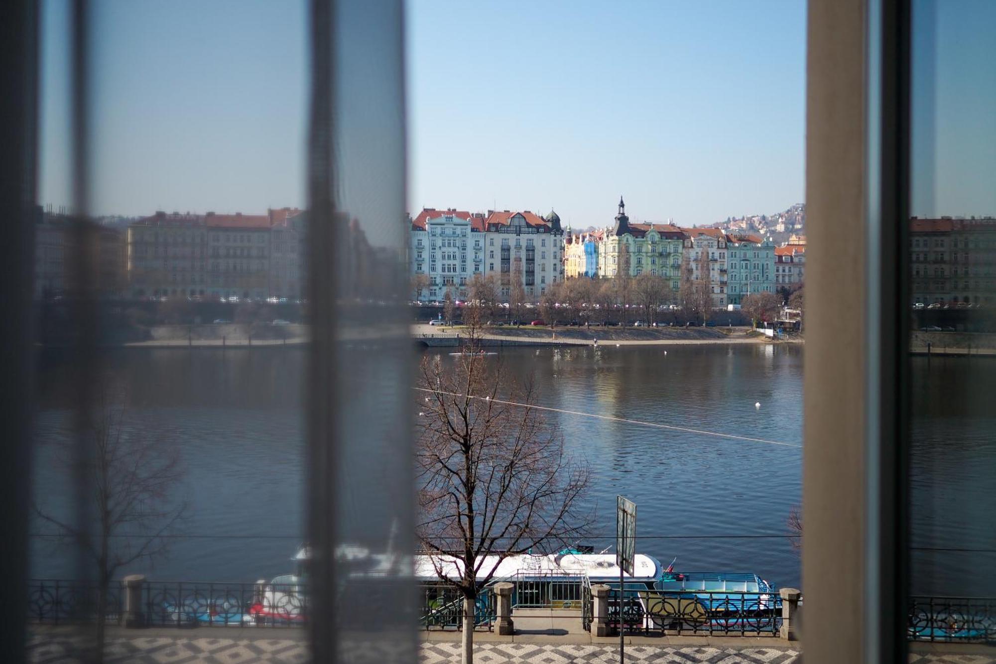 Rasinovo Nabrezi - Riverside Residence Прага Екстериор снимка