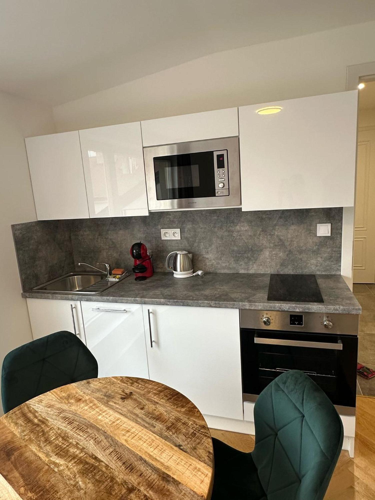 Rasinovo Nabrezi - Riverside Residence Прага Екстериор снимка