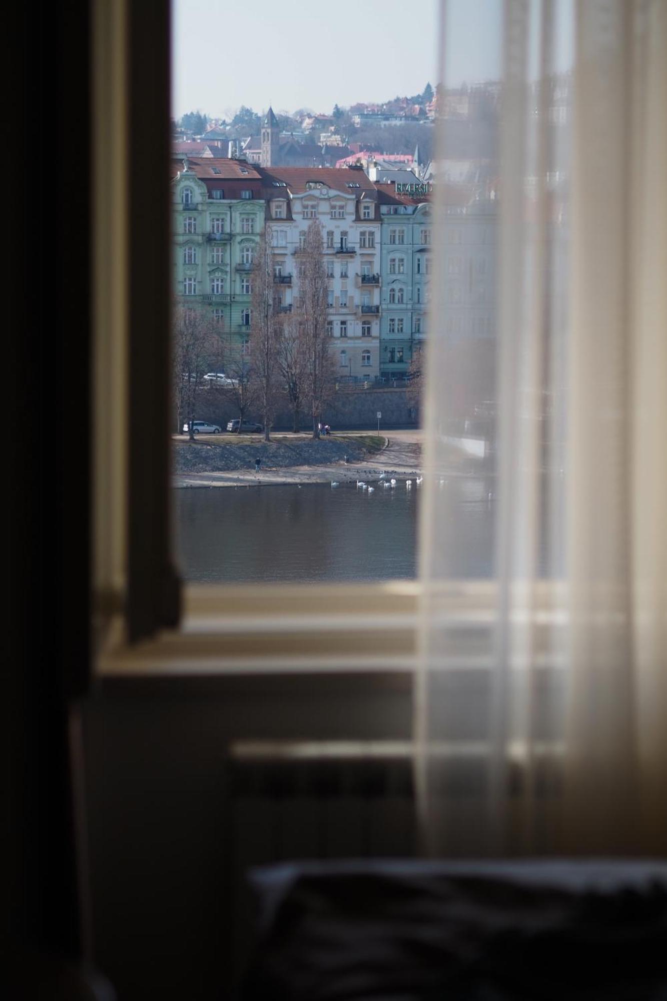 Rasinovo Nabrezi - Riverside Residence Прага Екстериор снимка