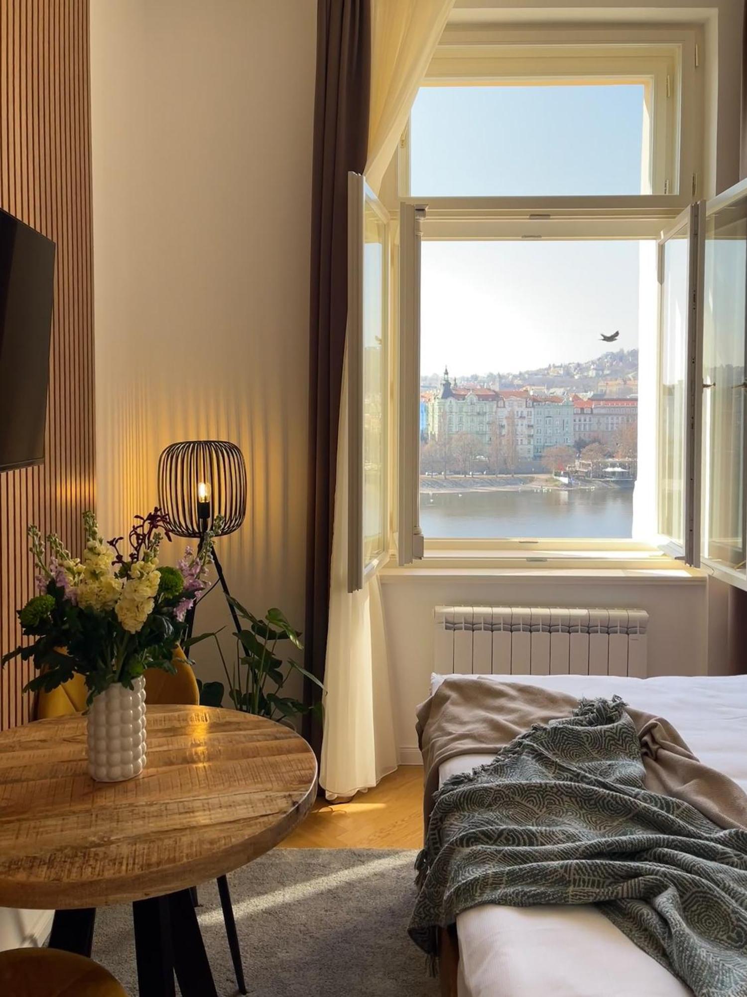 Rasinovo Nabrezi - Riverside Residence Прага Екстериор снимка